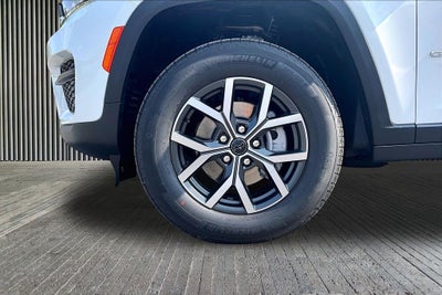 2027 Jeep Grand Cherokee GRAND CHEROKEE LAREDO X 4X4