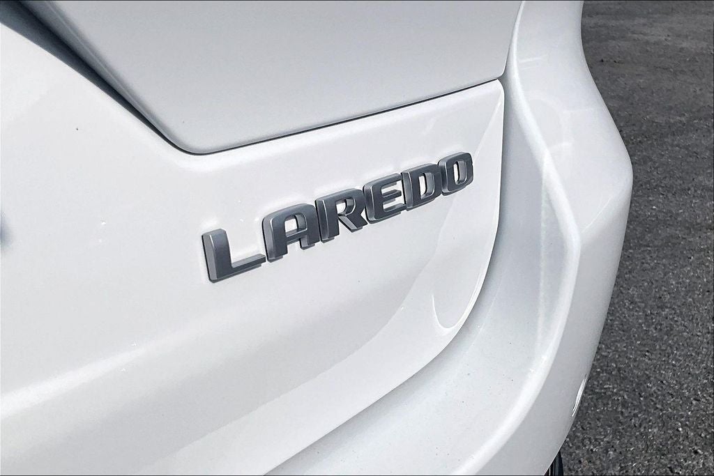 2027 Jeep Grand Cherokee GRAND CHEROKEE LAREDO X 4X4