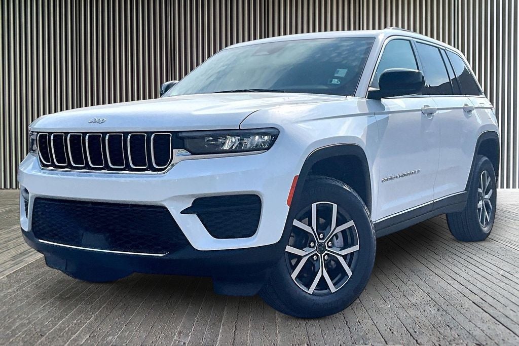 2027 Jeep Grand Cherokee GRAND CHEROKEE LAREDO X 4X4