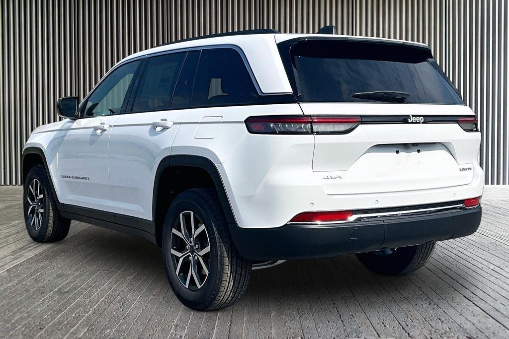 2027 Jeep Grand Cherokee GRAND CHEROKEE LAREDO X 4X4