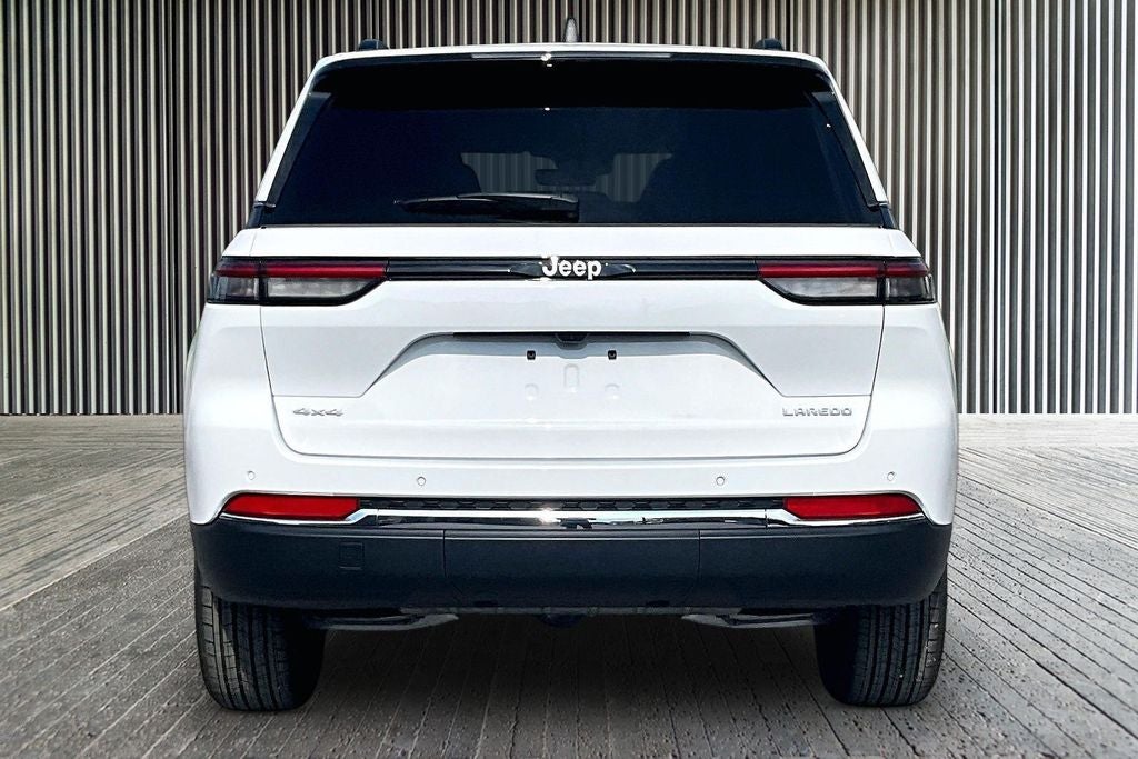 2027 Jeep Grand Cherokee GRAND CHEROKEE LAREDO X 4X4