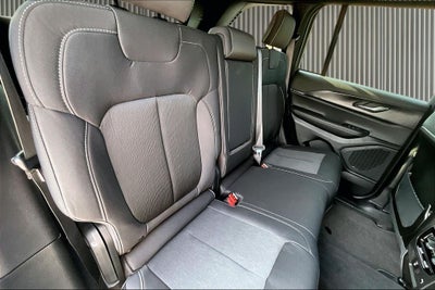 2027 Jeep Grand Cherokee GRAND CHEROKEE LAREDO X 4X4