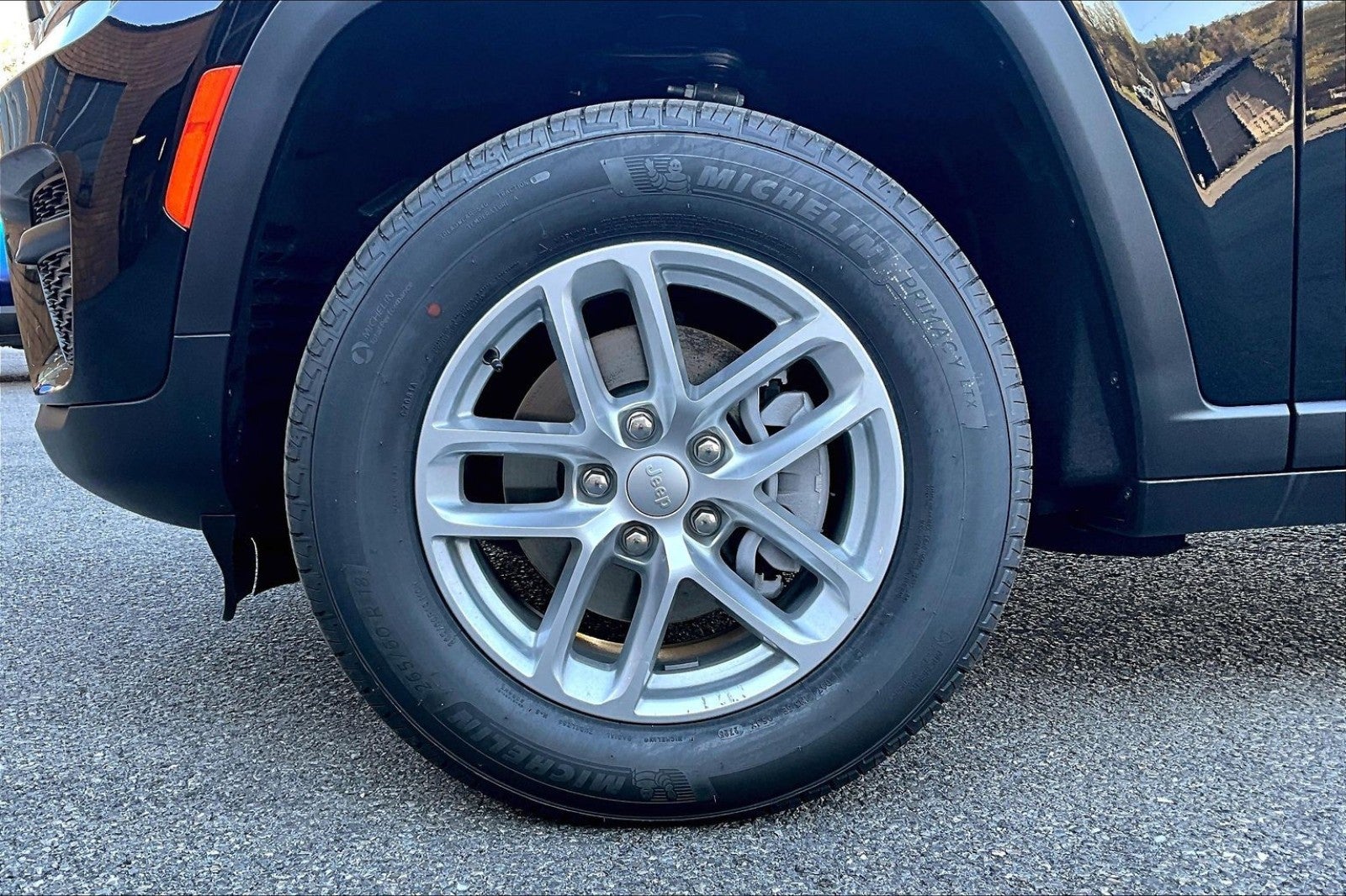 2025 Jeep Grand Cherokee GRAND CHEROKEE LAREDO X 4X4