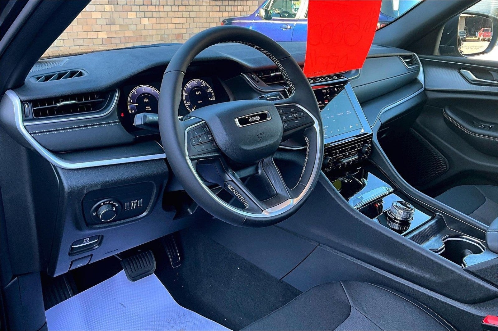 2025 Jeep Grand Cherokee GRAND CHEROKEE LAREDO X 4X4