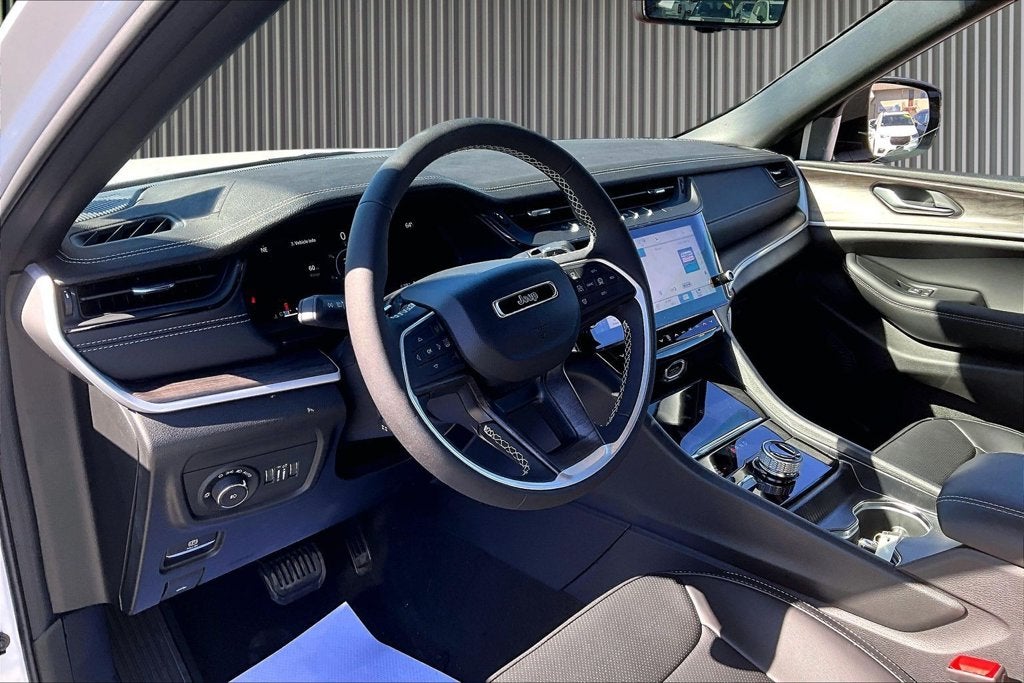 2027 Jeep Grand Cherokee GRAND CHEROKEE LIMITED 4X4