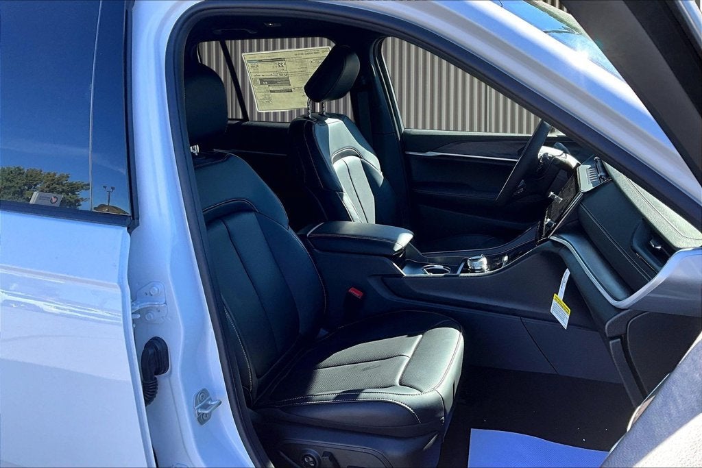 2027 Jeep Grand Cherokee GRAND CHEROKEE LIMITED 4X4