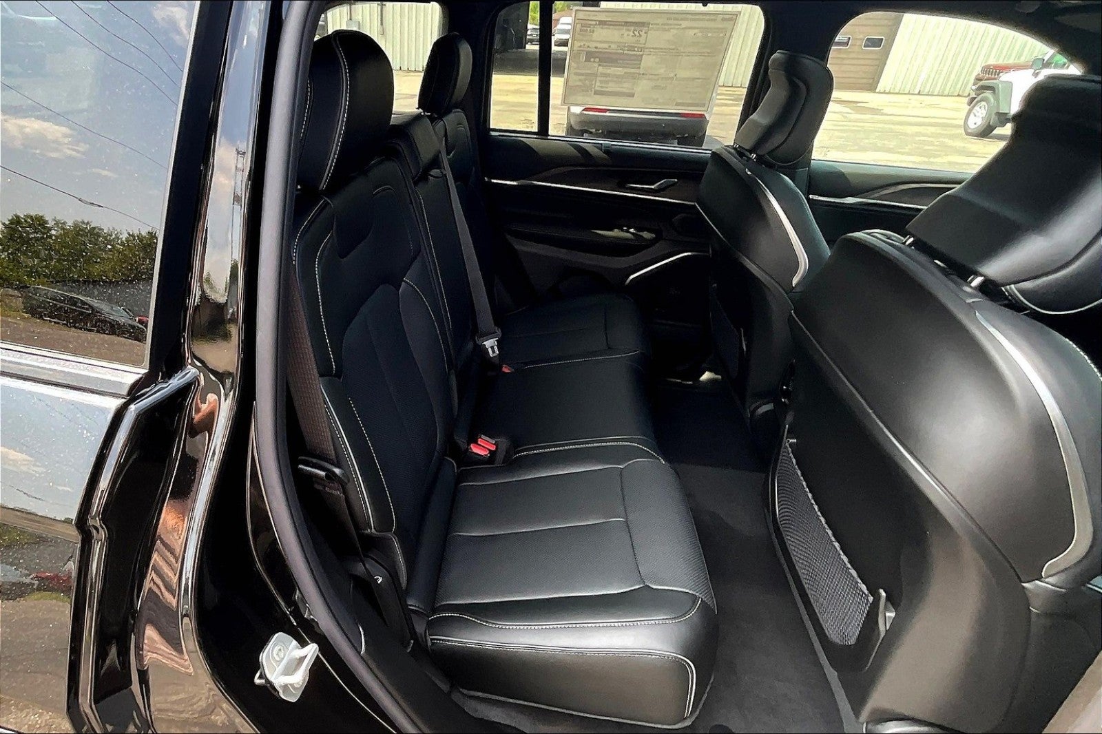 2025 Jeep Grand Cherokee GRAND CHEROKEE OVERLAND 4X4