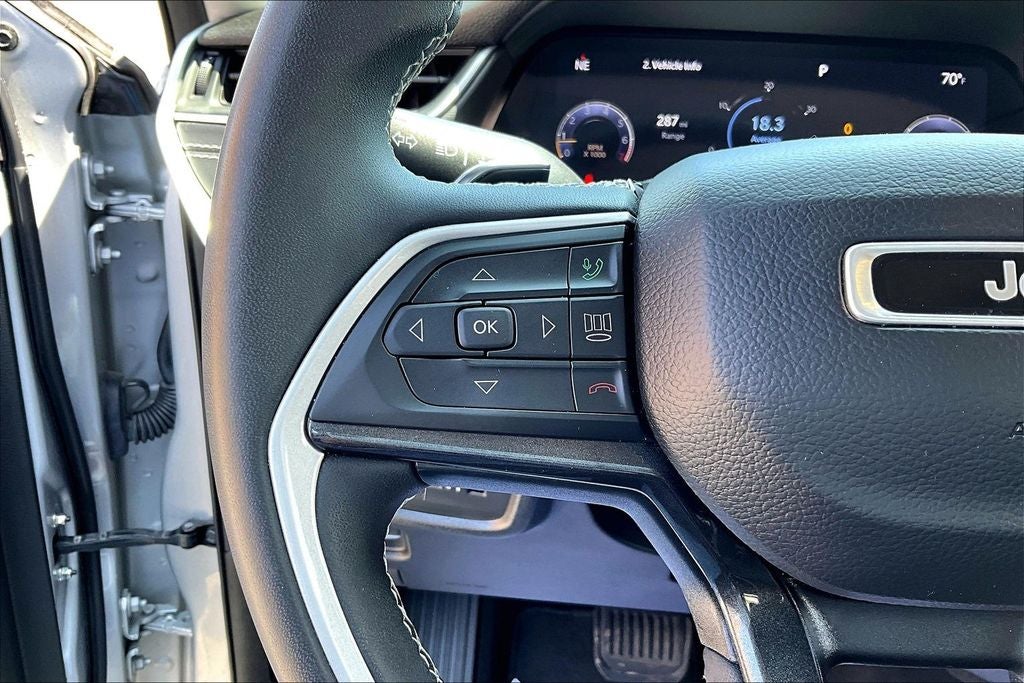 2023 Jeep Grand Cherokee L Laredo 4x4