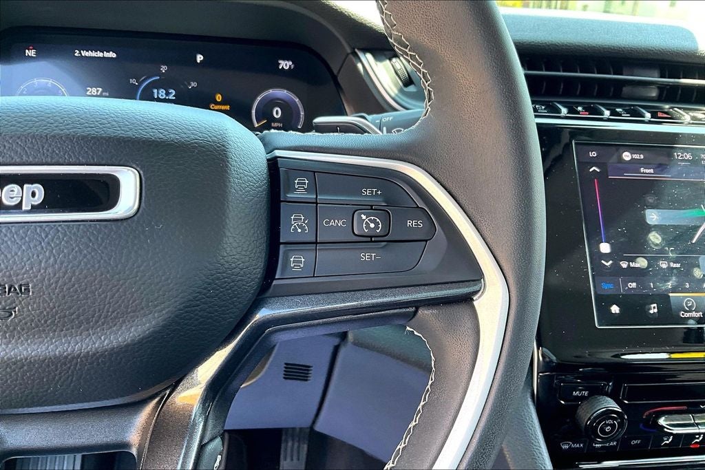 2023 Jeep Grand Cherokee L Laredo 4x4