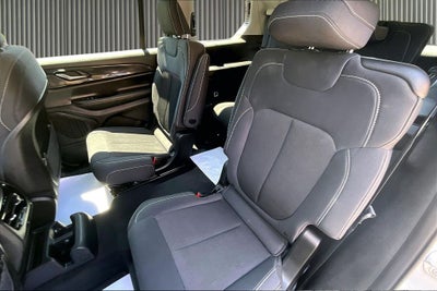 2023 Jeep Grand Cherokee L Laredo 4x4