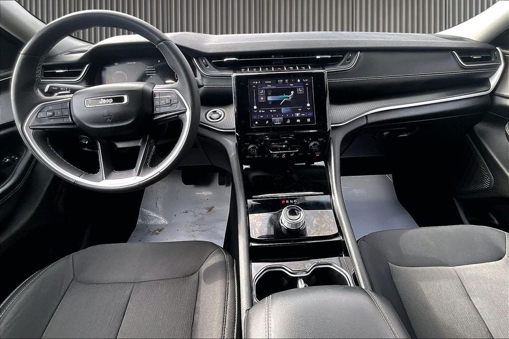 2023 Jeep Grand Cherokee L Laredo 4x4
