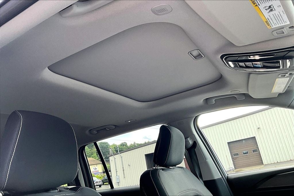 2023 Jeep Grand Cherokee L Laredo 4x4