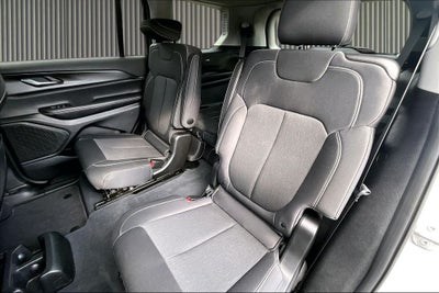 2023 Jeep Grand Cherokee L Laredo 4x4