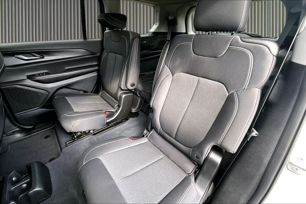 2023 Jeep Grand Cherokee L Laredo 4x4