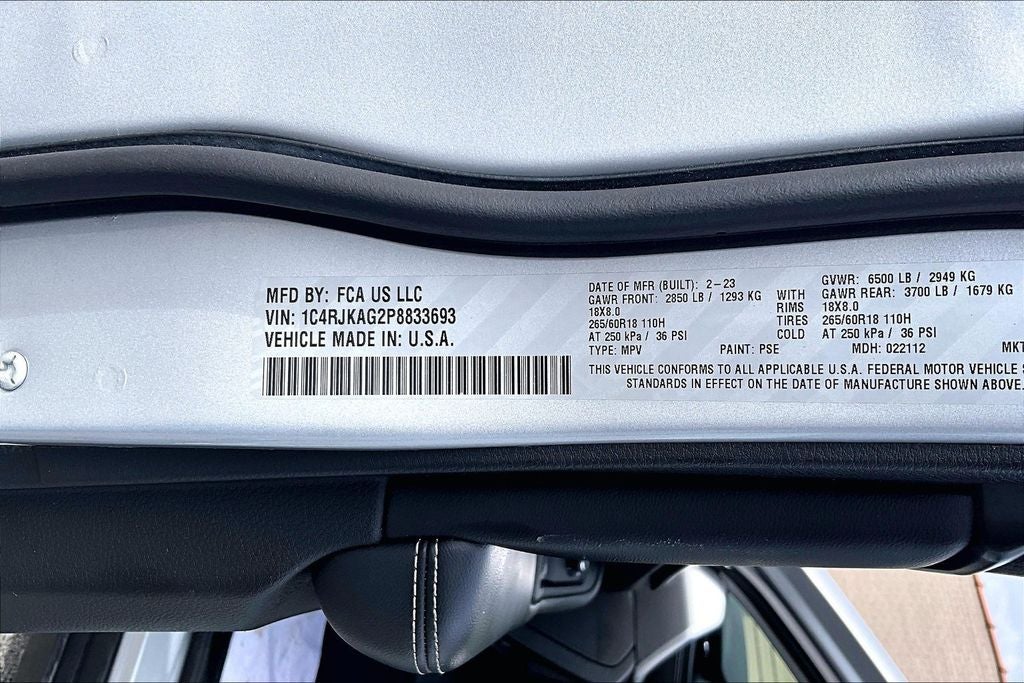 2023 Jeep Grand Cherokee L Laredo 4x4
