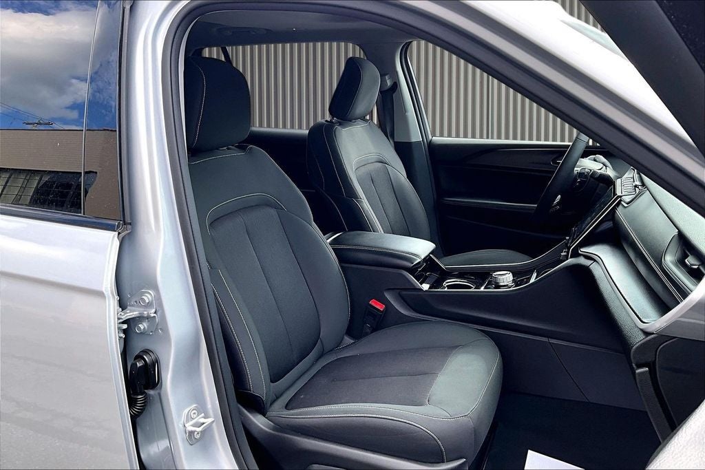 2023 Jeep Grand Cherokee L Laredo 4x4