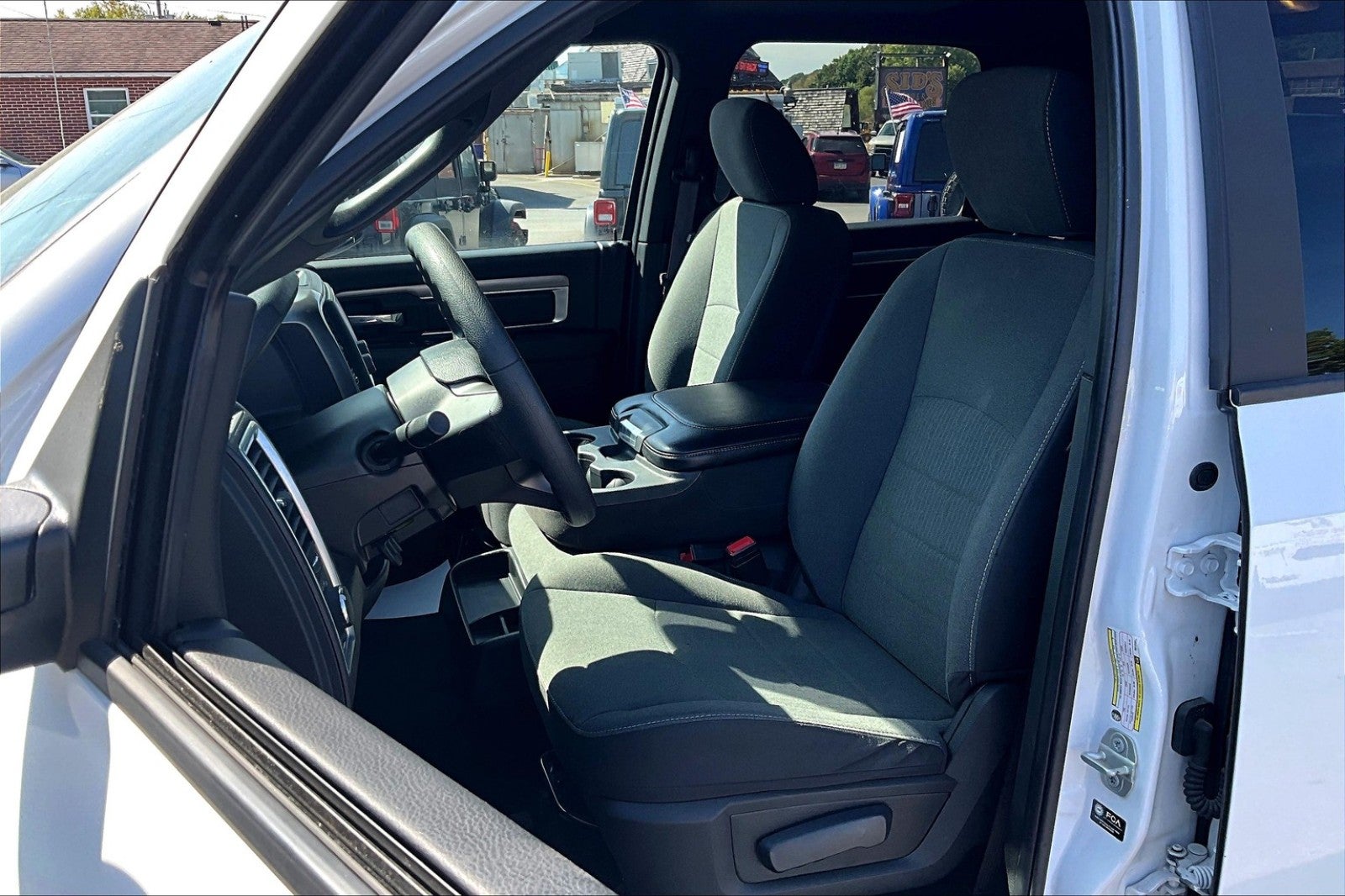 2024 RAM 1500 Classic Warlock Crew Cab 4x4 5'7' Box