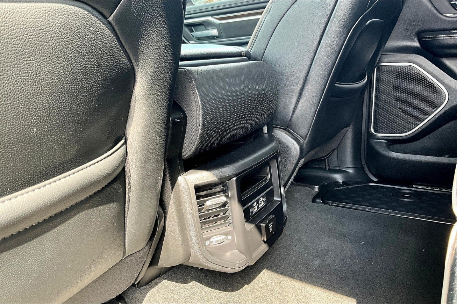 2021 RAM 1500 Laramie Crew Cab 4x4 5'7' Box