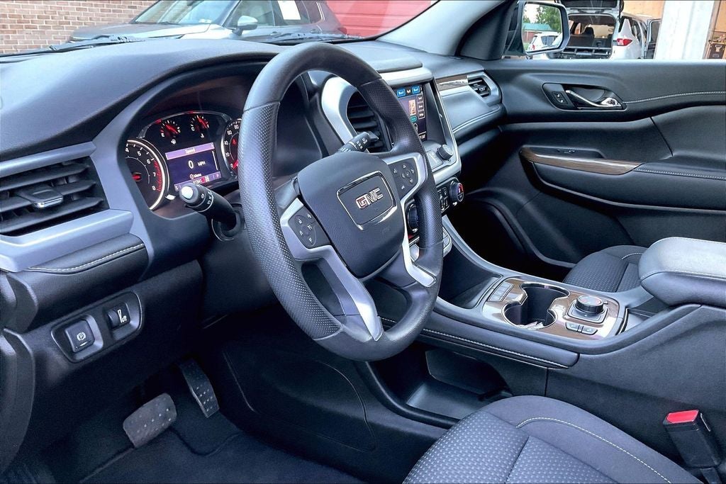 2023 GMC Acadia SLE Elevation