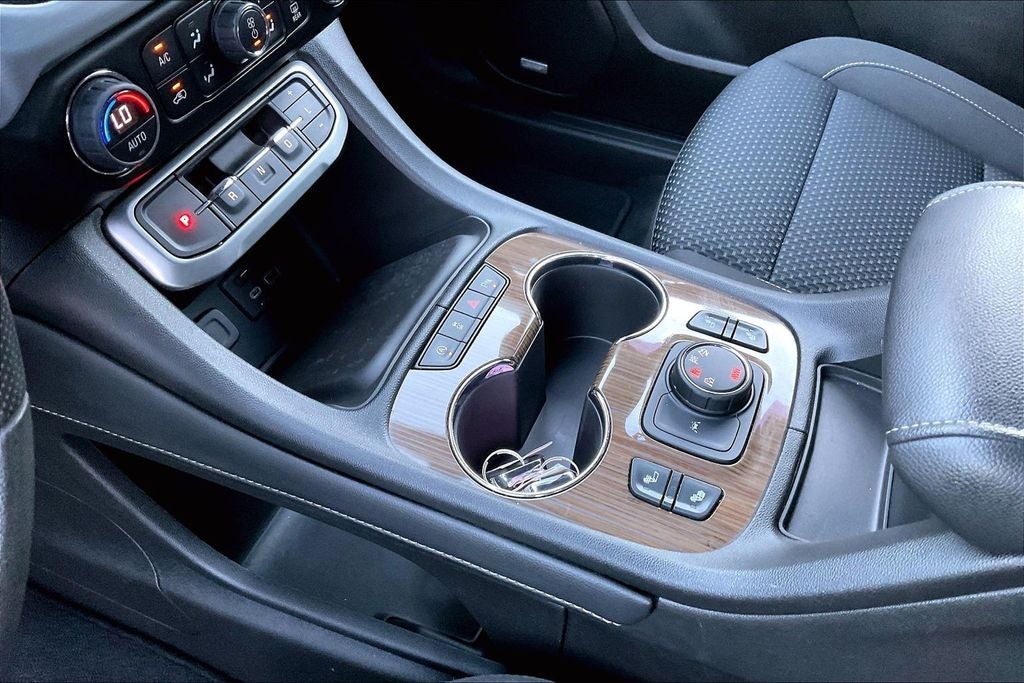 2023 GMC Acadia SLE Elevation