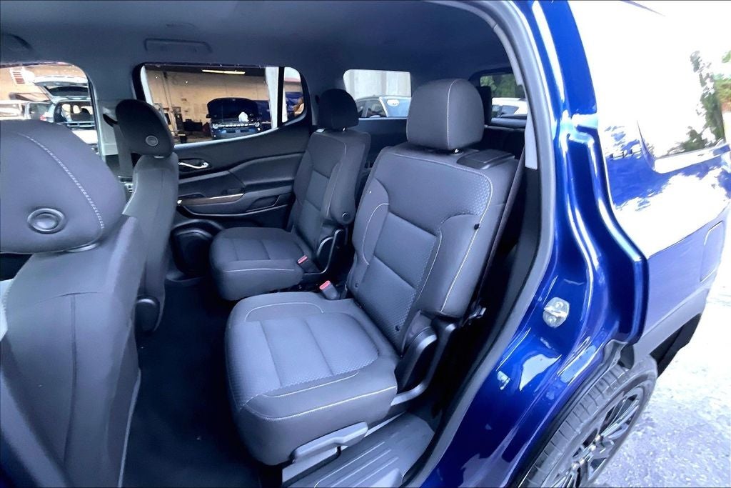 2023 GMC Acadia SLE Elevation