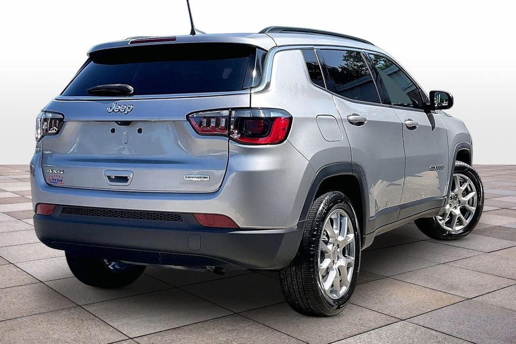 2022 Jeep Compass Latitude Lux