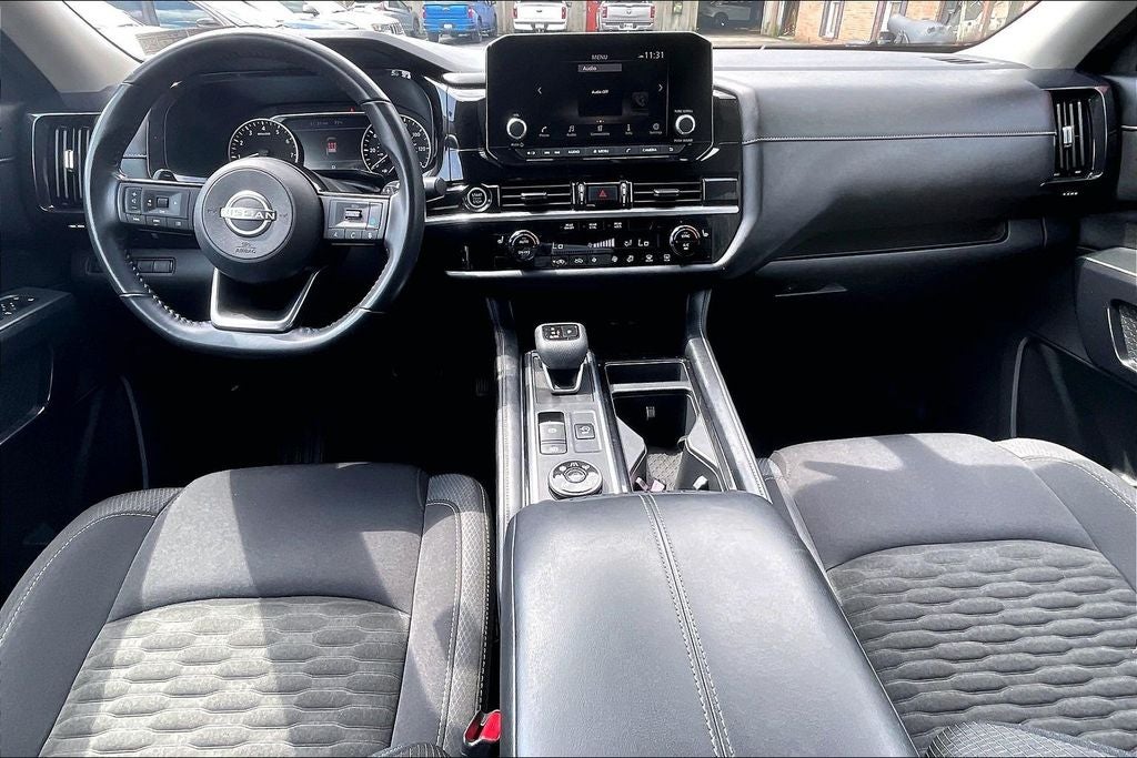 2023 Nissan Pathfinder SV