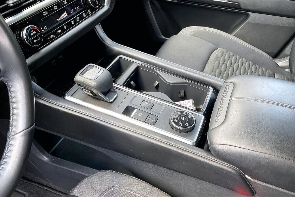 2023 Nissan Pathfinder SV