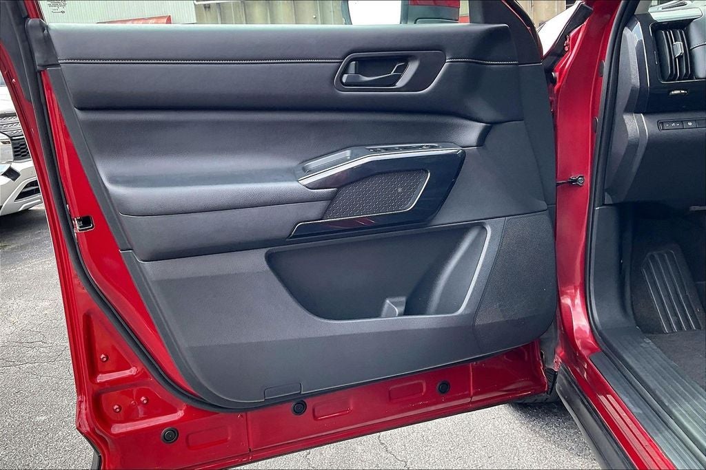2023 Nissan Pathfinder SV
