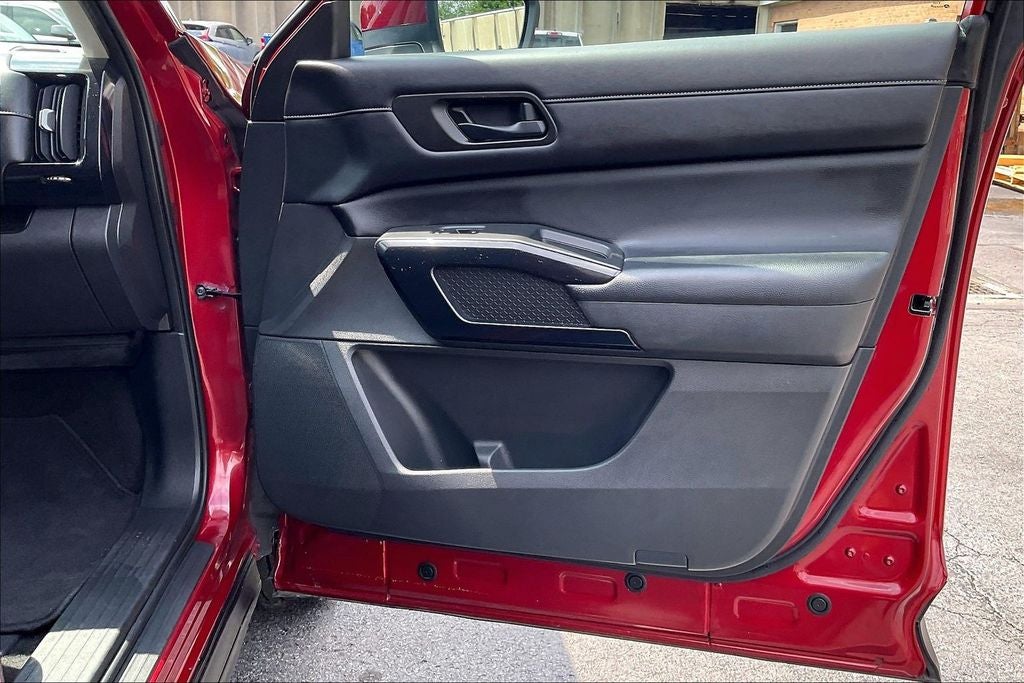 2023 Nissan Pathfinder SV
