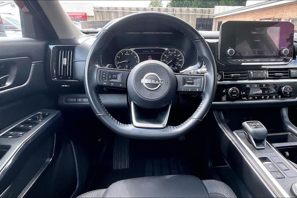 2023 Nissan Pathfinder SV