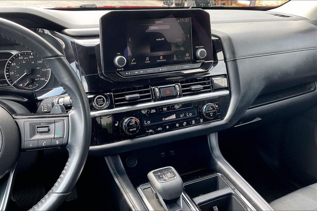 2023 Nissan Pathfinder SV