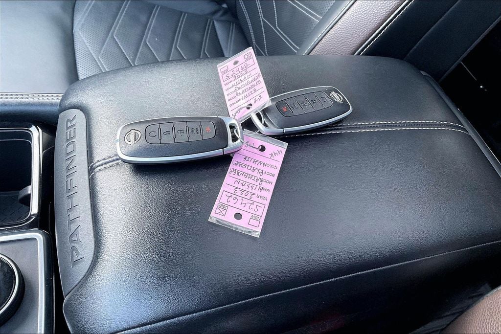 2023 Nissan Pathfinder Platinum Black