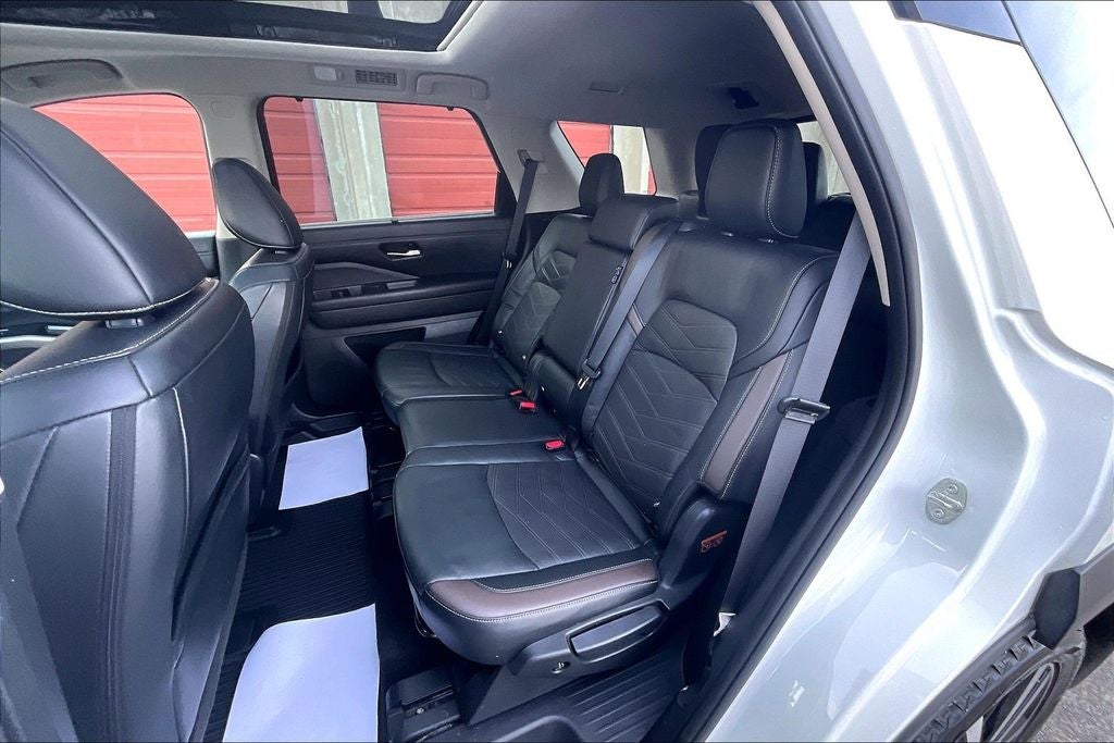 2023 Nissan Pathfinder Platinum Black