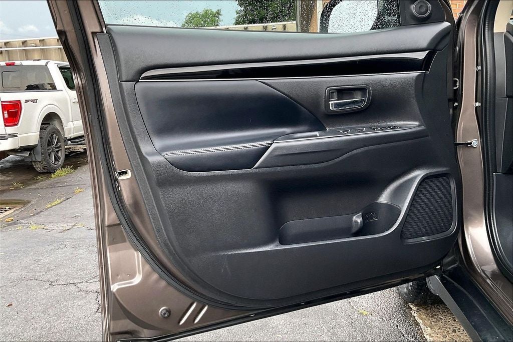 2019 Mitsubishi Outlander SE