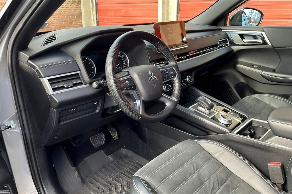 2022 Mitsubishi Outlander Black Edition