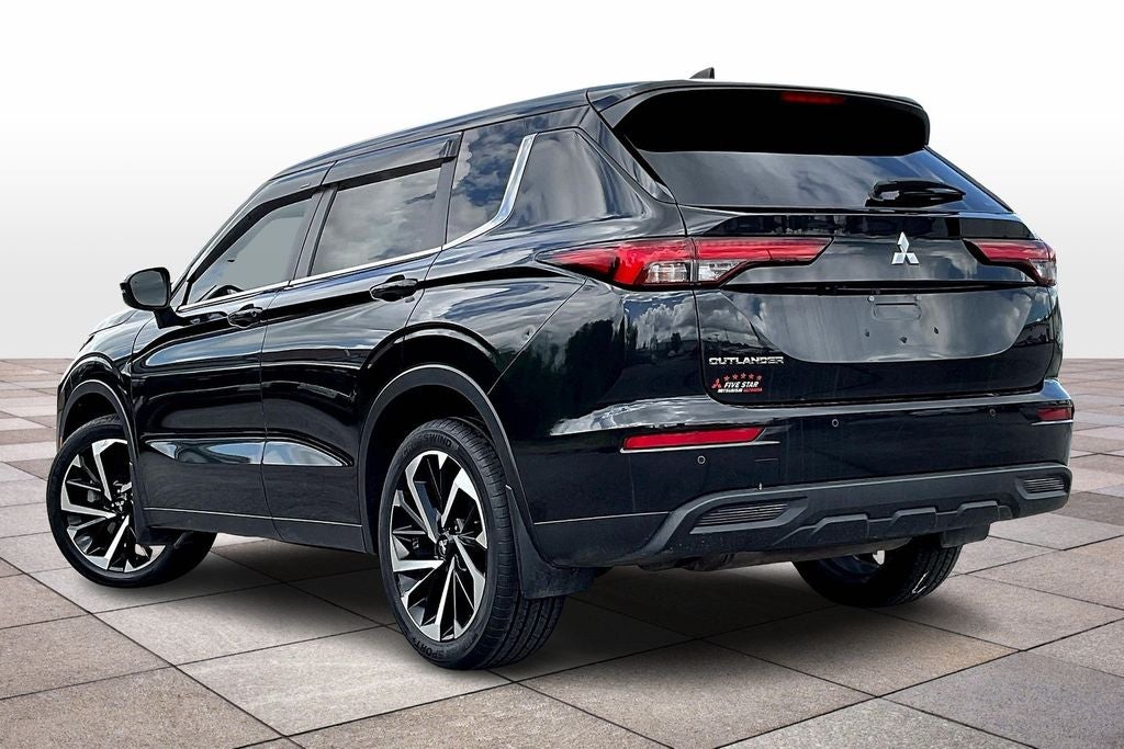 2022 Mitsubishi Outlander ES