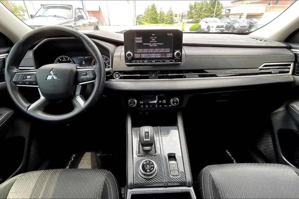 2022 Mitsubishi Outlander ES