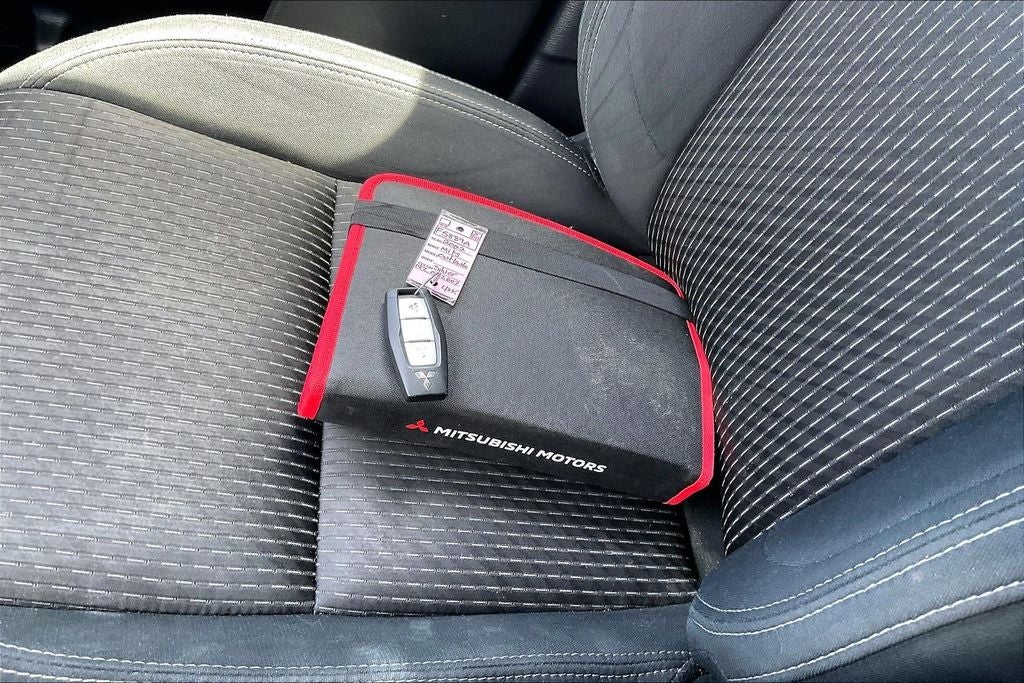 2022 Mitsubishi Outlander ES