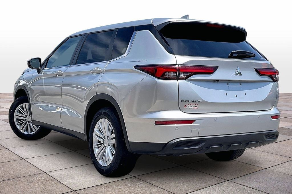 2022 Mitsubishi Outlander ES