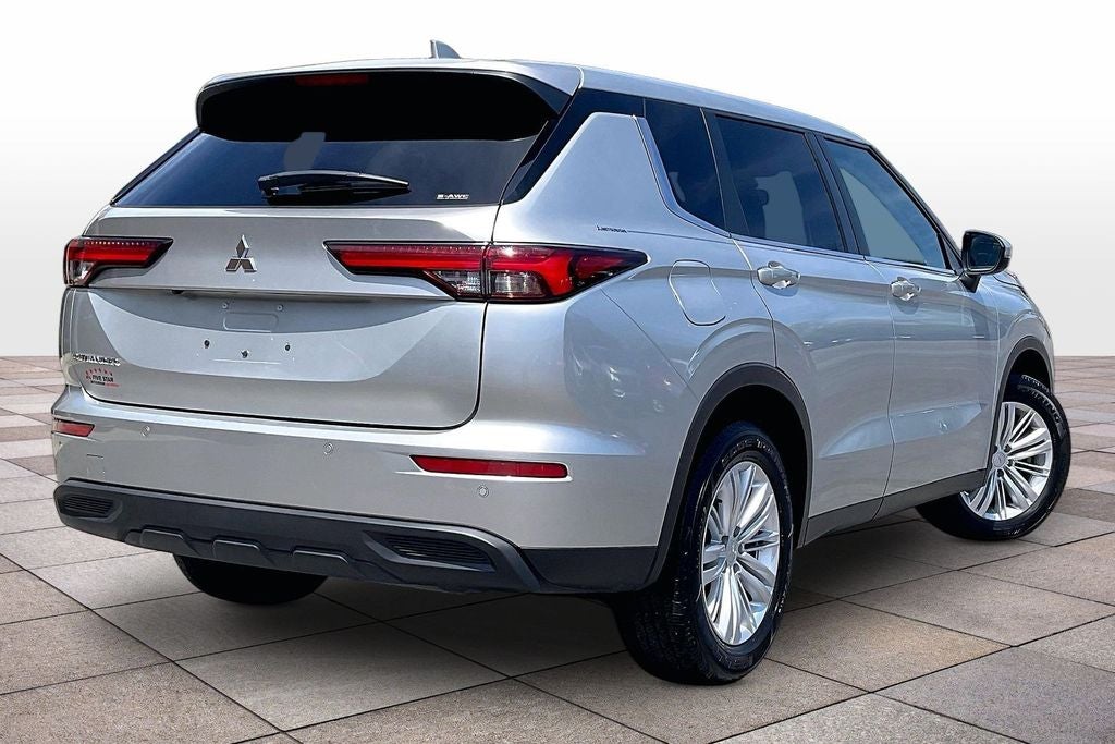 2022 Mitsubishi Outlander ES