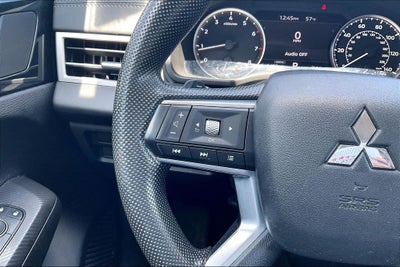 2022 Mitsubishi Outlander ES
