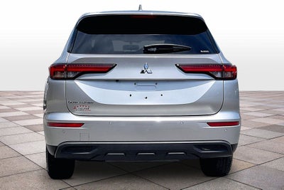 2022 Mitsubishi Outlander ES