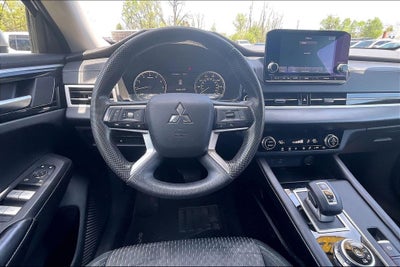 2022 Mitsubishi Outlander ES