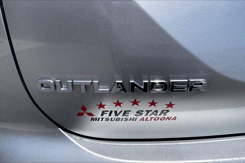 2022 Mitsubishi Outlander ES
