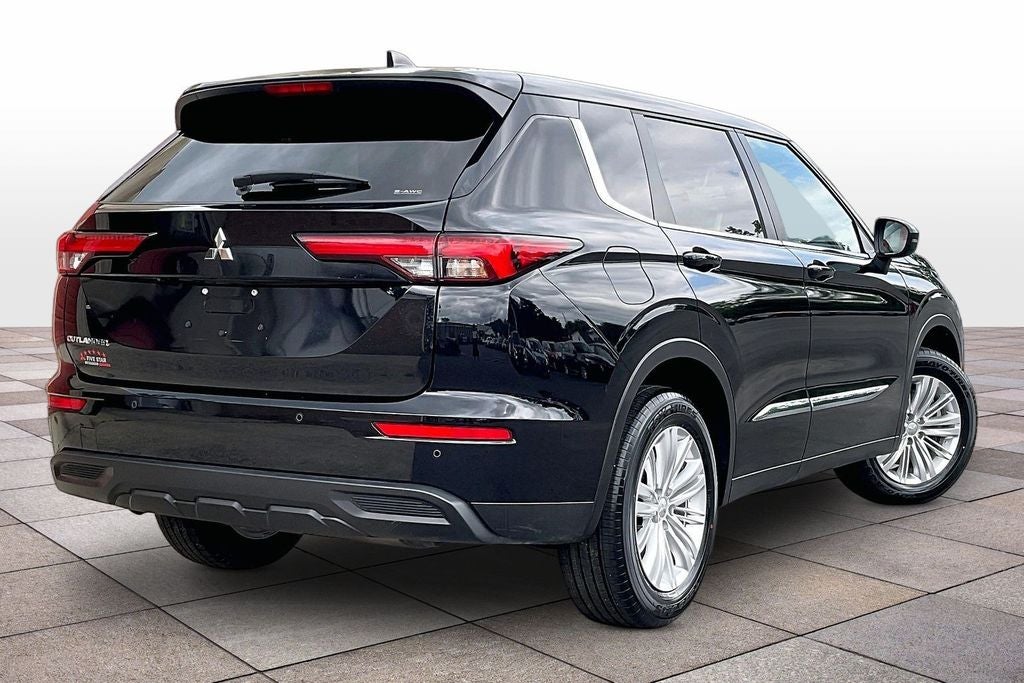 2024 Mitsubishi Outlander ES
