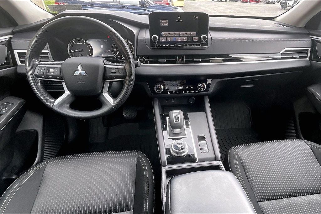 2024 Mitsubishi Outlander ES