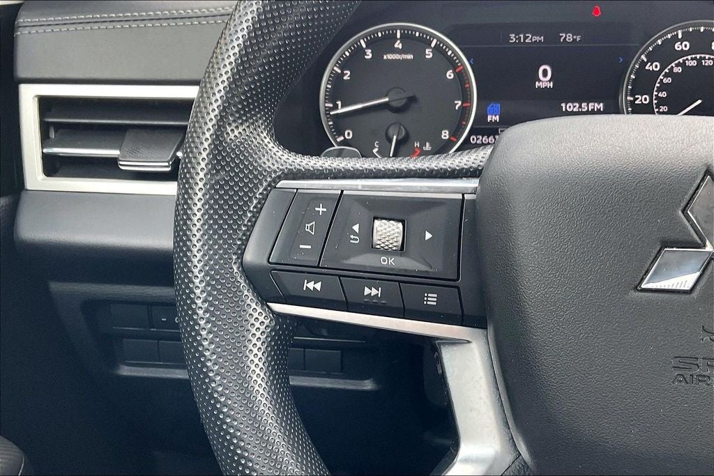 2024 Mitsubishi Outlander ES
