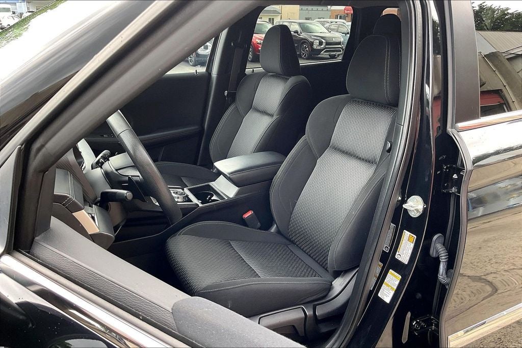 2024 Mitsubishi Outlander ES
