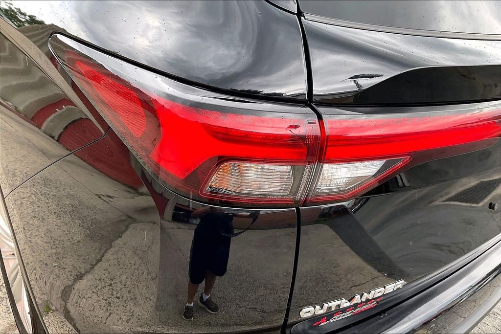 2024 Mitsubishi Outlander ES